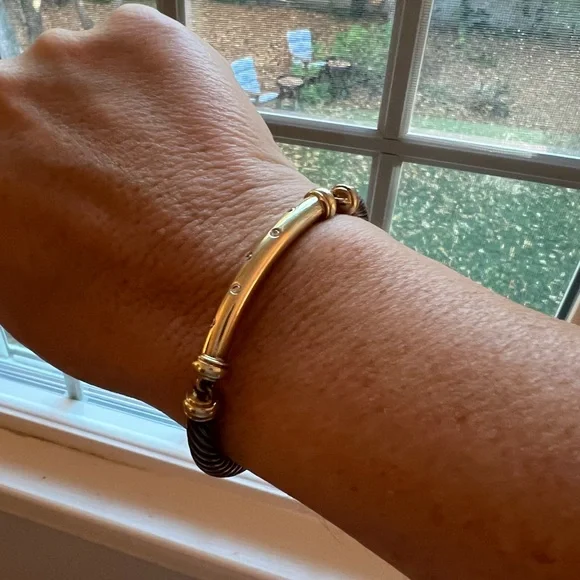 Cable bangle with diamonds by David Yurman - Picture 2 of 5